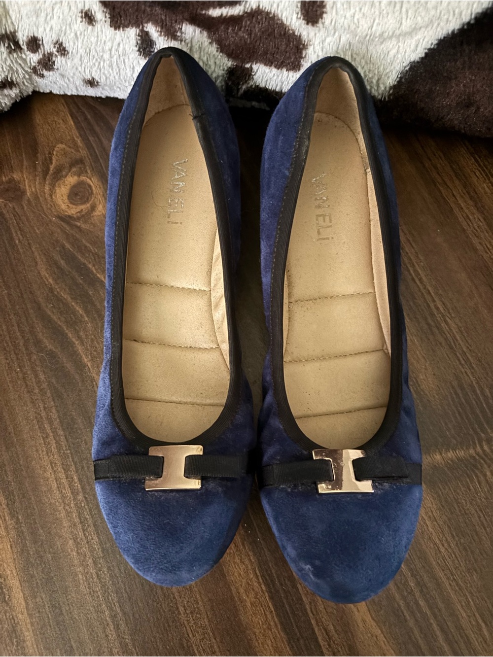 Vaneli Navy Blue Suede Ballet Flats Gold Hardware 8.5 Narrow
